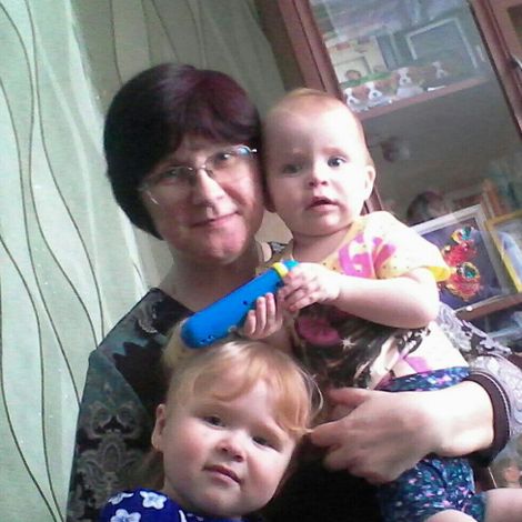 Ирина Зотова с внучками Ксюшей и Сашей, Ашап